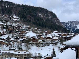 Morzine mountain town in winter. Photo: Ollie Tulett / Unsplash